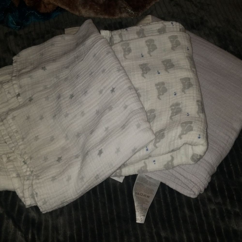 RECEIVING BLANKETS 3 FOR $12 ♡ 20% off 3 +